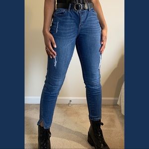 Slit Accented Ankle Skinny Jeans